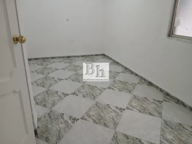 Oportunidad piso venta zona capuchinos concretamente avenida principal vistas despejadas, exterior, 4 dormitorios, 2 baños, garaje, patio, terraza, mejor ver... — 21