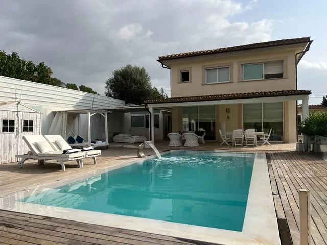 FINCA RÚSTICA EN VENTA CON PISCINA Y JARDÍN — 49
