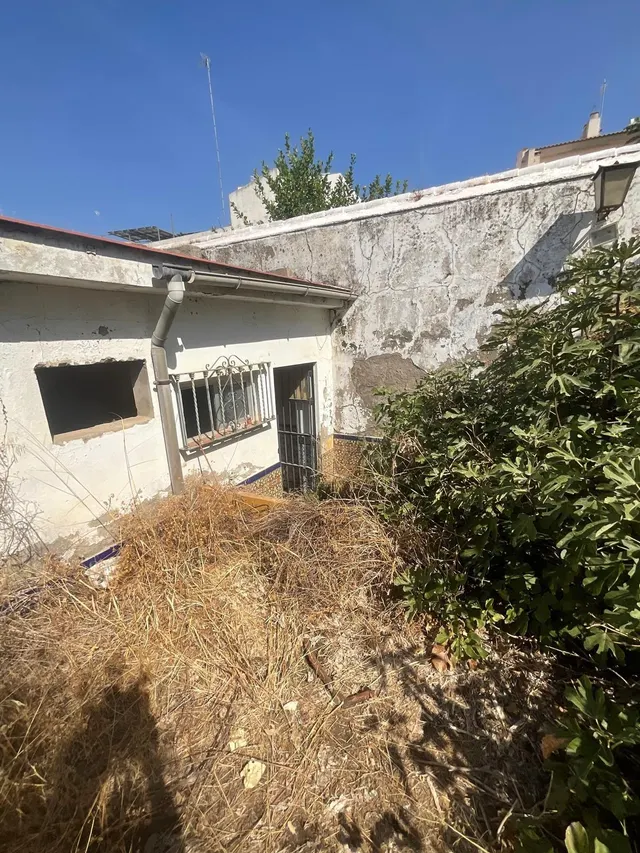 Casa para reformar en Alcalá de Guadaira. — 2