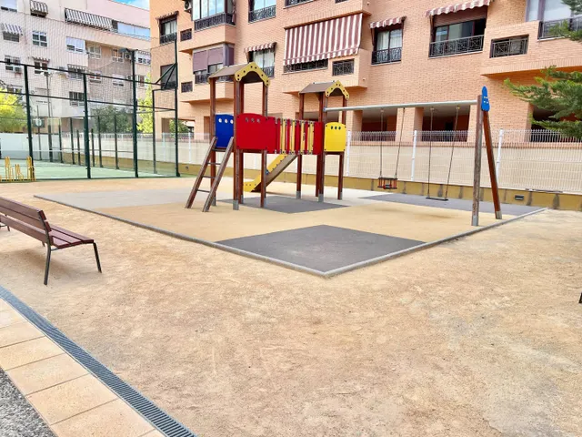 FANTASTICA VIVIENDA CERCA DEL TRAM — 22