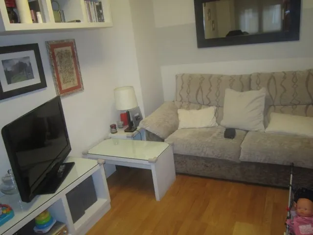 SE VENDE CHALET ADOSADO SEMINUEVO, 4 HAB., GARAJE DOBLE ,PATIO. PARA ENTRAR A VIVIR — 34