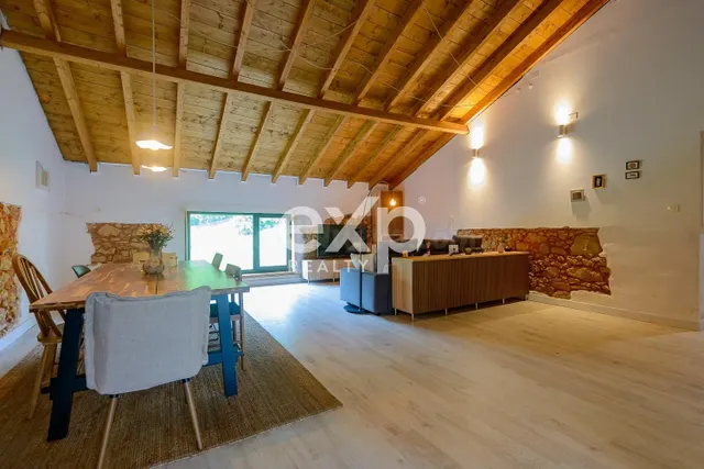 CASA REFORMADA CON TERRENO EN ENTORNO NATURAL PRIVILEGIADO –