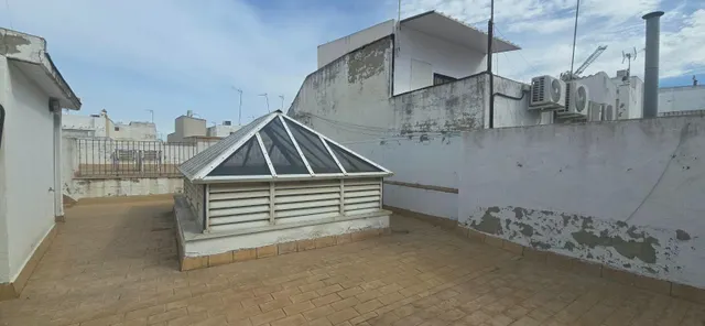 Casa 10 habitaciones 345m² en venta - Alameda — 18