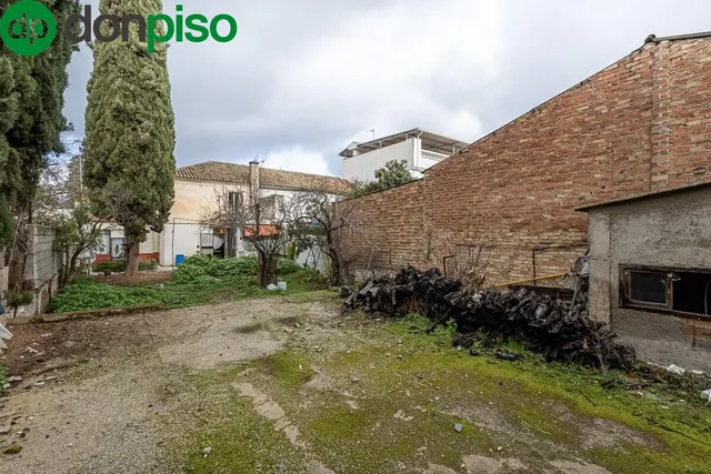 Casa con Parcela a Reformar en Granada — 11