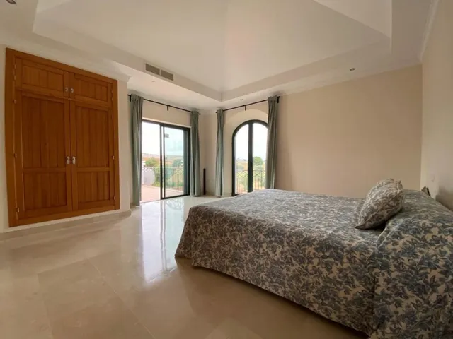 VILLA DE LUJO EN EL CAMPO DE GOLF — 30