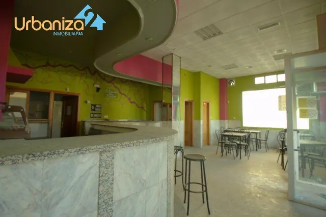 Excelente local comercial en San Roque HACIENDO ESQUINA — 3