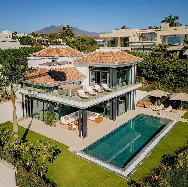 VILLAS DE LUJO A 900 METROS DE LA PLAYA EN NAGÜELES DE OBRA  - foto 3