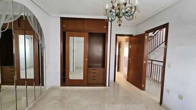 Se Vende Casa de Tres Plantas con garaje doble y trastero. — 46