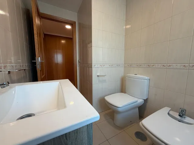 Piso en la zona del Hospital Dr. Negrín y campo de golf Las Palmeras. — 22