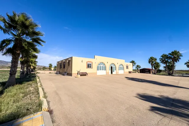 Espectacular finca rústica vallada con viviendas, salón de eventos y piscina en Fuente Álamo — 3