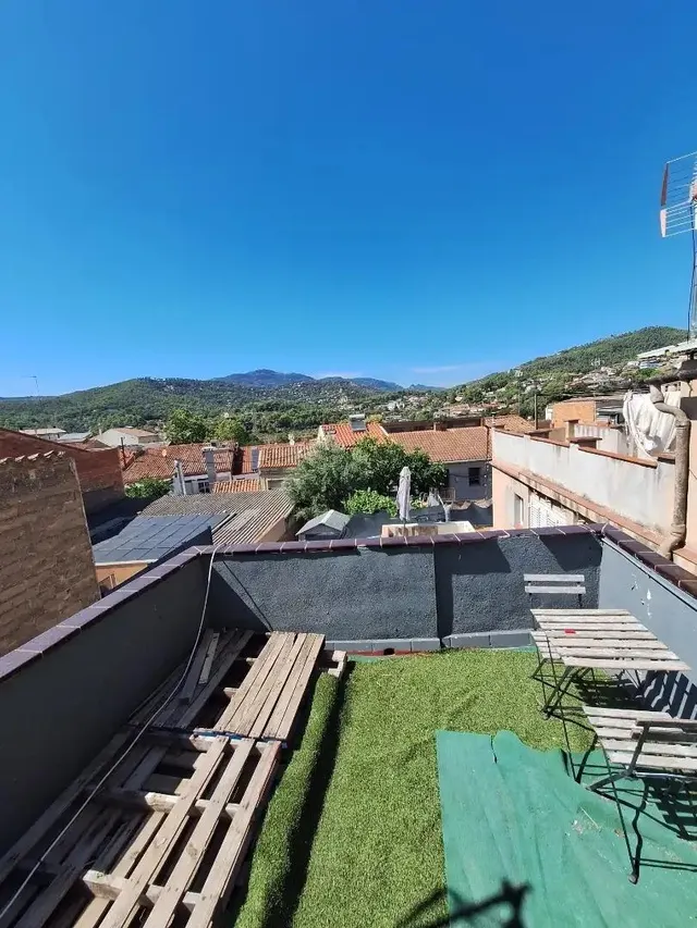 Casa con piscina privada, terrazas y posibilidad de garaje en el centro de Castellar del Vallès — 13