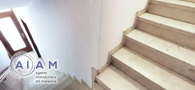 Edifidio con local y vivienda dúplex en carrer Església — 30