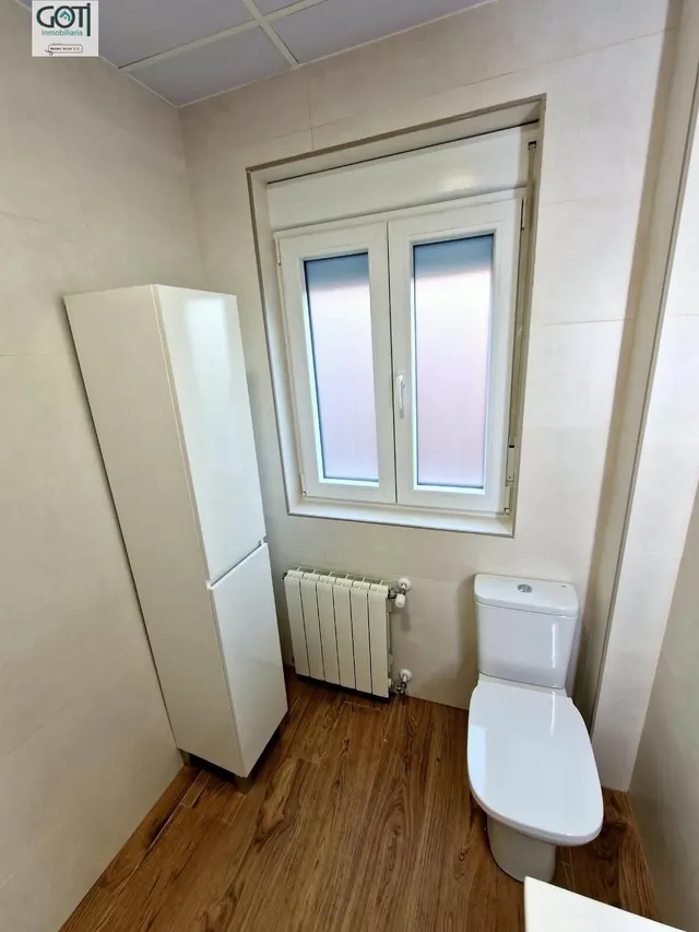 Amplio y Luminoso Piso en el Corazón de Granada por €900 — 18