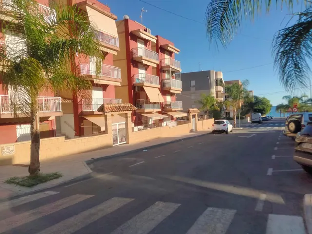 Alquiler Amplio y Luminoso Piso en Santa Pola - Zona Santiag - foto 3