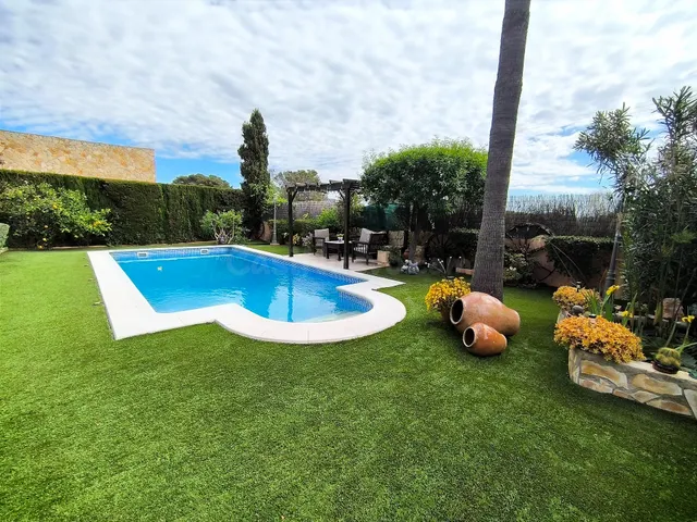 Precioso chalé unifamiliar aislado con piscina y amplio gara - foto 4