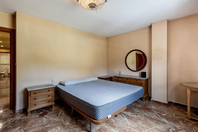 AMPLIO PISO JUNTO A PLAZA DE TOROS — 18