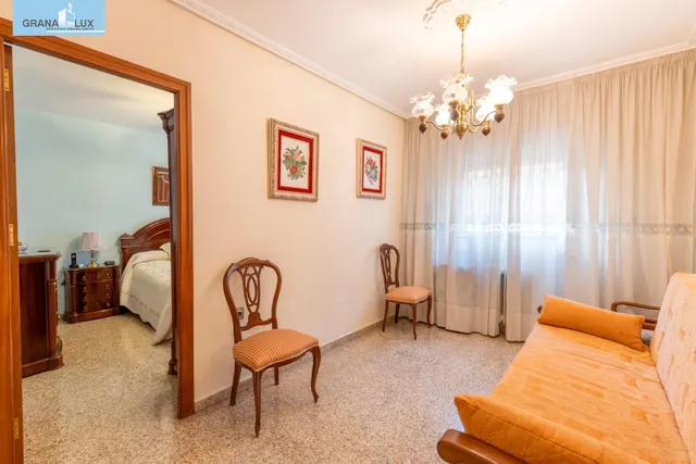 Amplia vivienda de 4 dormitorios con plaza de garaje opcional en Granada — 16