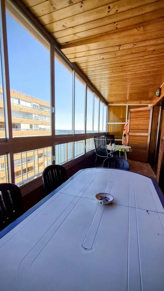 ¡SUPER PRECIO! APARTAMENTO EN PRIMERA LINEA DE PLAYA CON VISTAS AL MAR + PISCINA COMUNITARIA — 4