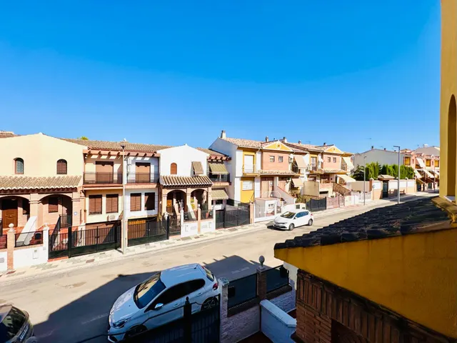 **NO ES SOLO UN ADOSADO. ES UNA CASA PARA DISFRUTARLA.** — 38