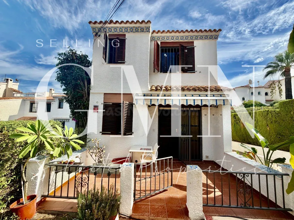 EXCELENTE VILLA EN ESQUINA EN ALBIR | MÁS PRIVACIDAD, LUZ Y GRAN POTENCIAL