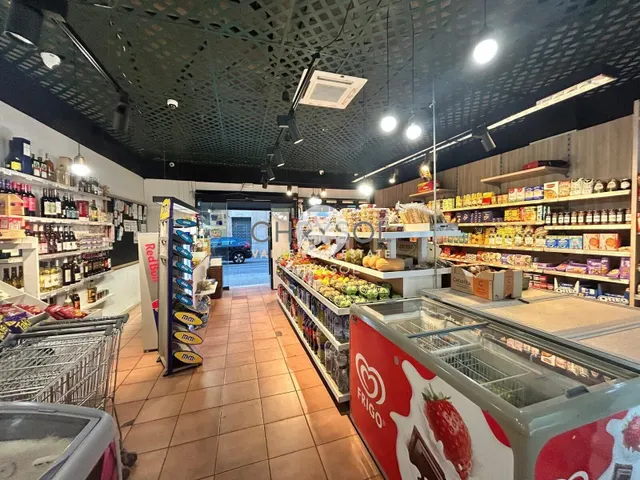 Traspaso de supermercado gourmet en Tres Torres – Sant Gervasi | Local de 100 m2 listo para continuar la actividad. — 7