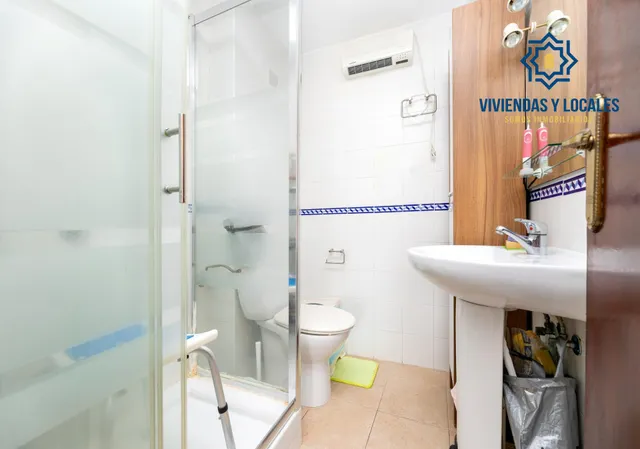 En Venta Piso de 4 dormitorios con ascensor, ideal para reformar a tu gusto. — 13