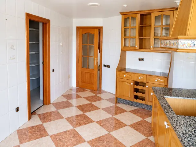 Chalet independiente en Murcia capital con parcela de 2.500 m2, piscina y 8 dormitorios — 13
