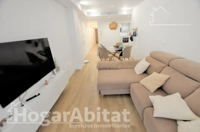 Impecable y reformado en residencial con terraza, piscina y dos plazas de garaje, cerca del centro — 4
