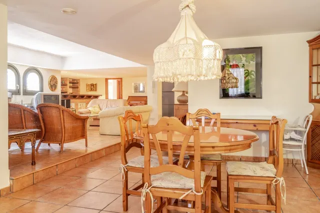 CHALET EXCLUSIVO EN  UNA SOLA PLANTA EN EL CENTRO DE LA ZUBIA 5 DORMITORIOS, PISCINA  Y GARAJE — 38