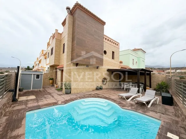 VIVIENDA ADOSADA CON PISCINA PRIVADA — 18