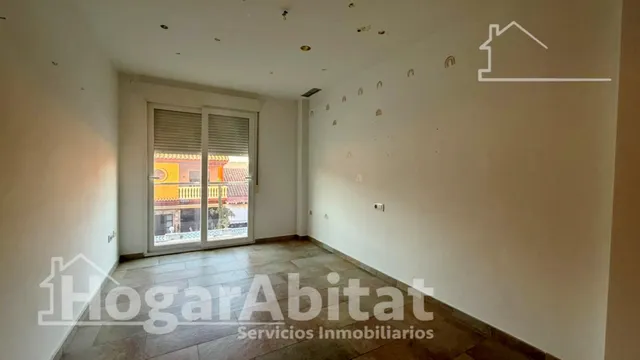 AMPLIO ADOSADO CON DOS TERRAZAS EN ZONA DEMANDADA — 17
