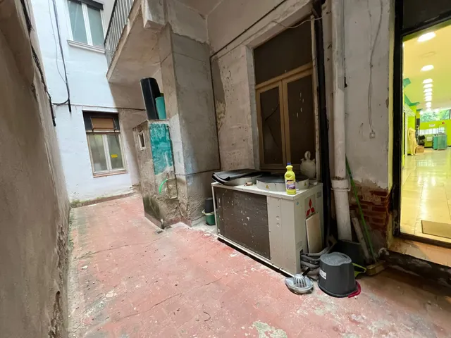 Impresionante local en Cánovas — 15