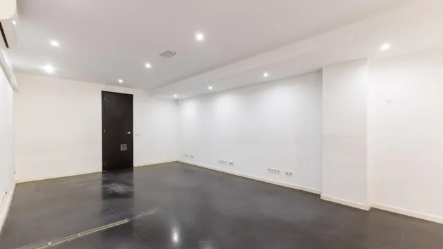 Local comercial 74m² en alquiler - Eixample — 14