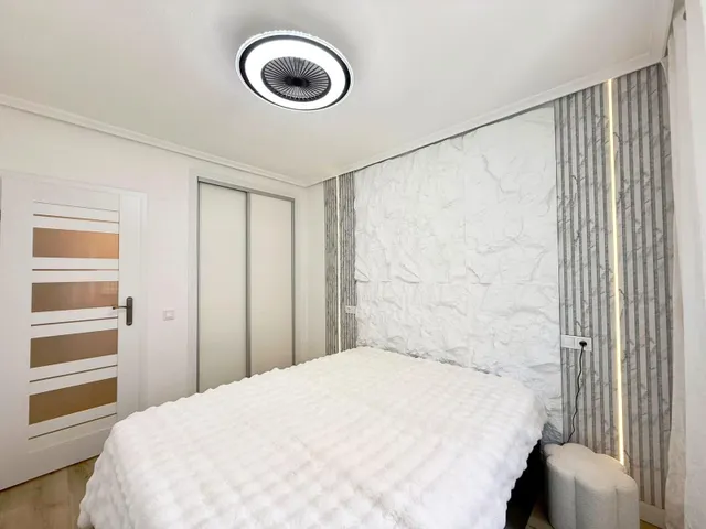 Apartamento reformado de 2 dormitorios a 240 m de la playa — 23