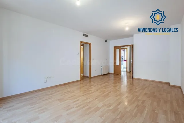 Ático dúplex junto Alhamar con 2 garajes y 2 trasteros - foto 4
