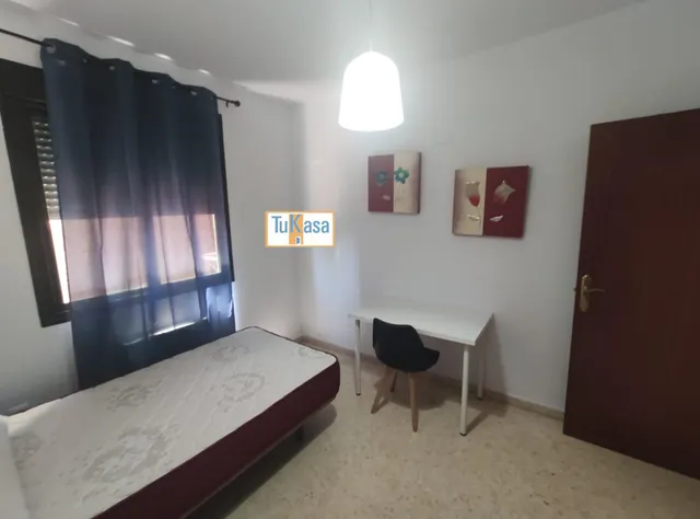 Piso Trabajadores temporales en zona Montesol, Cáceres — 29