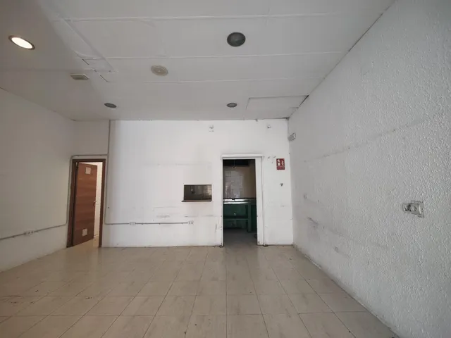 SE ALQUILA LOCAL PLANTA BAJA EN CENTRE VILA — 19