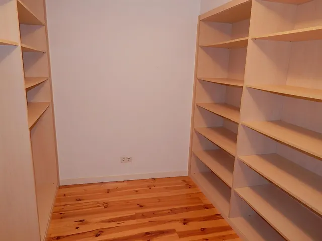 ETXEA vende piso en la Plaza de Castillo, 3 dormitorios, 2 baños, ascensor, 2ª altura — 28