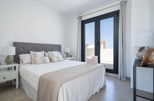 Chalet con jardín, aparcamiento y piscinas comunitarias — 17
