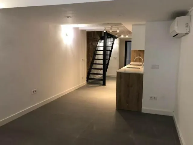 Planta baja a la venta ideal para inversores en El Raval, Barcelona — 5