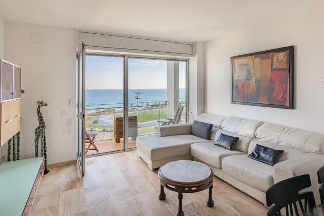 PISO CON VISTA AL MAR — 2