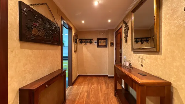 Exclusiva vivienda de 4 dormitorios con amplia plaza de garaje en pleno centro de Zaragoza — 28