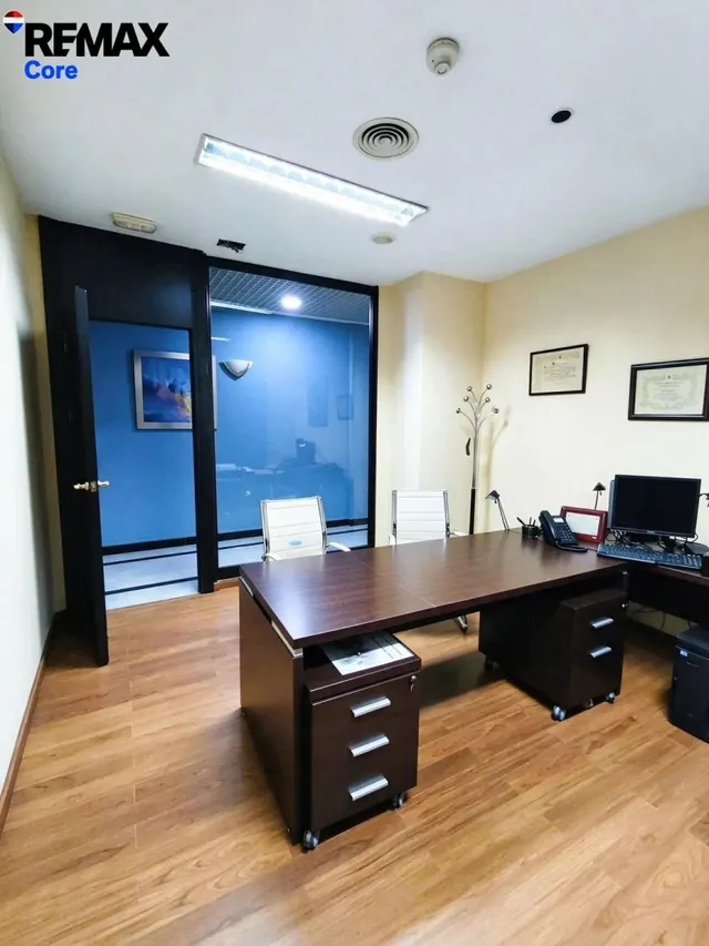 Local para oficinas, gimnasio o clínica en venta en el Centro de Badajoz — 38