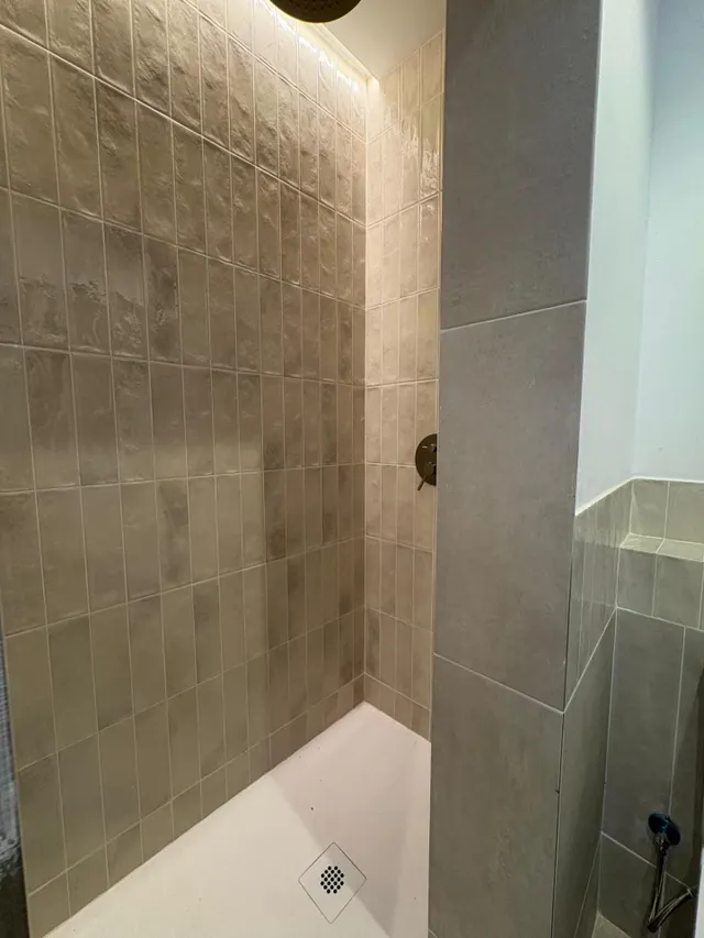 Piso reformado con 2 dormitorios y mobiliario a estrenar en el Raval, Barcelona — 35