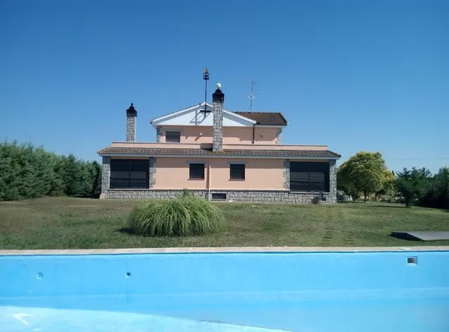 Urbis te ofrece un chalet independiente en venta en Castella - foto 5