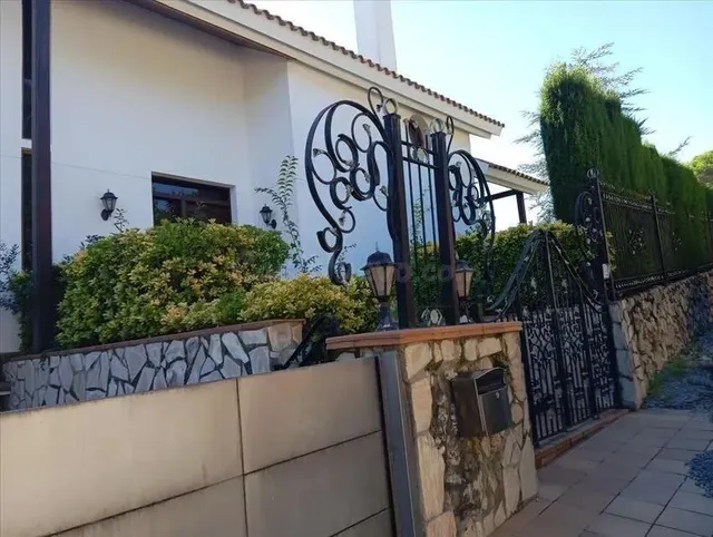 Se vende residencial OKUPADO en Calle Lluis Bonet I Gari de 