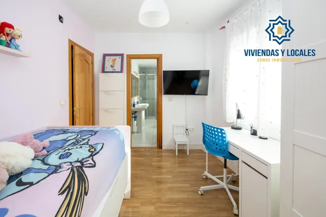 MARAVILLOSA CASA  A POCOS MINUTOS DEL CENTRO DE LA ZUBIA — 34