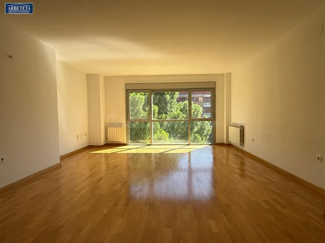 INMOBILIARIA ARBETETA VENDE PISO DE TRES habitaciones CON PI - foto 2