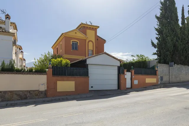 Espectacular Chalet con Vistas a Sierra Nevada en Gójar — 36
