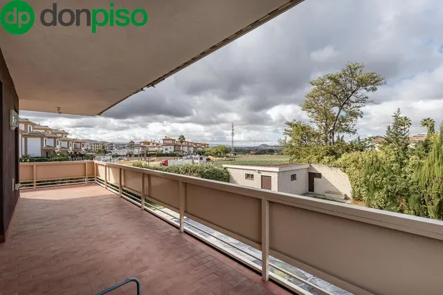 Gran casa con parcela y piscina en Cájar — 6